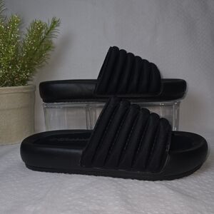 Weeboo Black Quilted Slides for Casual Comfort Womens Size 5.5